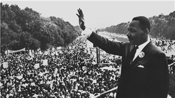 Für die neue Biografie über Martin Luther King, hier 1963 bei einer Demonstration an der Lincoln Gedächtnisstätte in Washington, hat Jonathan Eig auch FBI-Material ausgewertet.