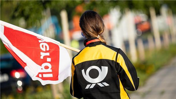 Für die rund 160.000 Tarifbeschäftigten verlangt die Gewerkschaft 15 Prozent mehr Geld bei einer Vertragslaufzeit von einem Jahr.