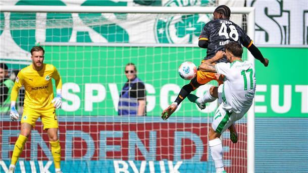 Rot-Rekord nach halber Minute: Kaiserslautern schlägt Fürth Für eine Notbremse sah Fürths Noah König nach knapp 30 Sekunden die Rote Karte.