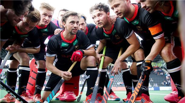 Für Hockey-Kapitän Tobias Hauke (4. v. l.) sollte Olympia 2020 der Abschluss seiner Karriere werden. Der 32-jährige Hamburger hält sich noch dieOption auf die Spiele im nächsten Sommer offen – und damit für ein erfreulicheres Ende, aber auch erneut viel Trainingsqual.
