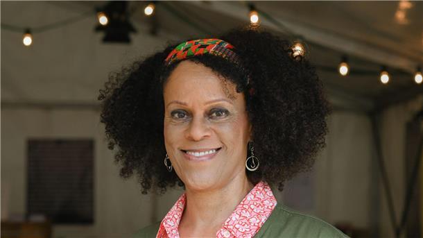 Für ihren Roman „Mädchen, Frau etc.“ hat Bernardine Evaristo den Booker Prize erhalten.