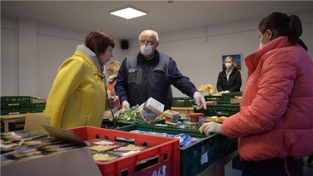 Die Bremerhavener Tafel hat pünktlich vor Weihnachten eine neue Zweigstelle im Dorfzentrum Stubben eröffnet.  