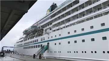Kreuzfahrtschiff "Amadea" am Steubenhöft in Cuxhaven