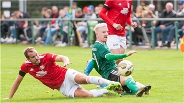 Für seine Offensivqualitäten ist Kai Diesing (rechts) bekannt. Die zeigt der 32-Jährige bald wieder im Trikot des FC Hagen/Uthlede. 