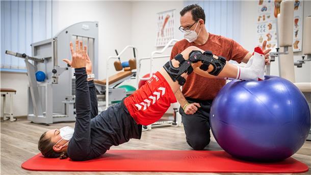 Für seine Patienten öffnet Physiotherapeut Olaf Bruns in Ausnahmefällen auch samstags die Türen, um sie zu behandeln.