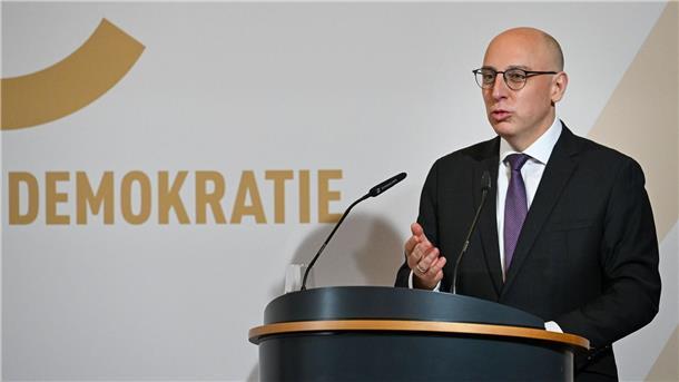 Neue Möglichkeiten für Verfassungsschutz - Spionage im Fokus Für Sinan Selen war es gleichzeitig seine Antrittsrede als Präsident des Bundesamts für Verfassungsschutz.
