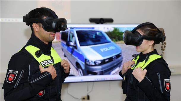 Polizei testet virtuelle Einsätze - GdP fordert Ausbau Für Studierende gibt es 360-Grad-Videos, die sie mit VR-Brillen erleben können.