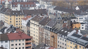 Für viele Menschen ist die monatliche Miete eine Last (Symbolbild)