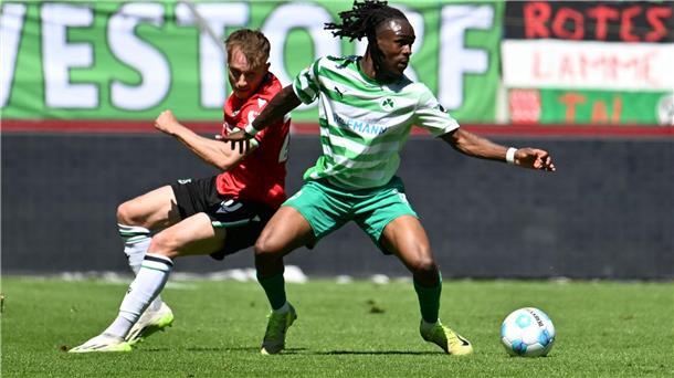 Später Ausgleich: Fürth auch nach Trainerwechsel sieglos Fürther Torschütze: Noel Futkeu (r).