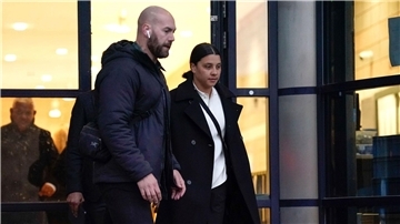 Fußballspielerin Sam Kerr (r) erhebt schwere Vorwürfe gegen einen Polizisten