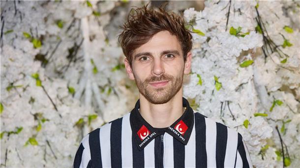 Fynn Kliemann: „Friedhöfe inspirieren mich“ Fynn Kliemann ist mit einer Ausstellung und mit einem neuen Album zurück.