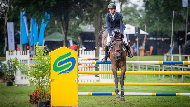 Regen, Wettkämpfe und Showreiten: Das sind die Elmloher Reitertage in Bildern Fynn Müller-Rulfs auf Catalonia 3.