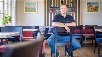 Gastronomen im Landkreis Cuxhaven leiden weiterhin unter den Folgen der Pandemie. Landgasthofbetreiber Claus Seebeck schließt sein À-la-carte-Geschäft bis April.
