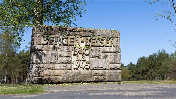 Bewegende Gedenkfeier erinnert an Gräuel in Bergen-Belsen Gedenkstätte Bergen-Belsen