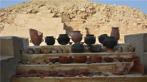 Substanzen zum Einbalsamieren von Mumien entschlüsselt Gefäße aus der Balsamierungswerkstatt in Sakkara.