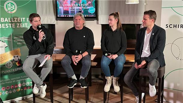 Rekordschiedsrichter Brych plant Zukunft im Fußball Gefragter Gesprächspartner: Felix Brych (r).