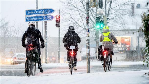 Gefrierender Regen und Schnee sorgen für Winterwetter in Oldenburg. 