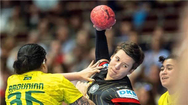 Deutsche Handballerinnen verlieren gegen Brasilien Gegen Brasilien gehört Alina Grijseels zu Deutschlands besten Werferinnen.
