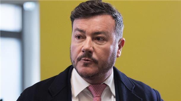 Italien erlässt Haftbefehl gegen René Benko Gegen den insolventen Signa-Gründer René Benko laufen verschiedene Ermittlungen. In Italien hat die Staatsanwaltschaft jetzt auch Haftbefehl erlassen.