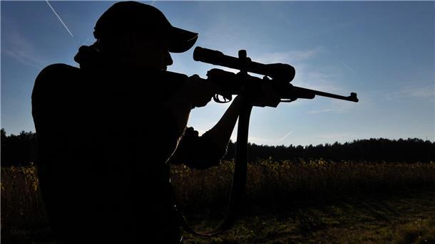 Jägerin schießt bei deutscher Militärübung in Österreich Gegen die Jägerin wurde ein Waffenverbot verhängt. (Symbolbild)