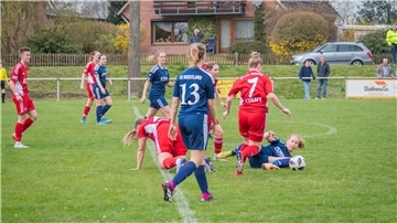 Gegen die SpVg Aurich stehen die Fußballerinnen des FC Geestland unter Druck.