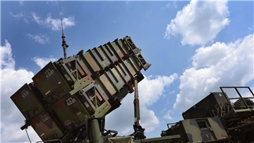 Gegen Gleitbomben könnten mehr Patriot-Flugabwehrsysteme helfen, die mit ihrer Reichweite russische Flugzeuge auf Abstand halten könnten.