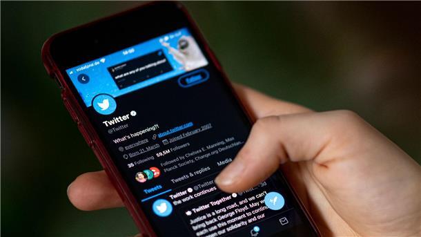 Verfahren gegen Twitter zum Umgang mit Beleidigungen Gegen Twitter wurde in Deutschland ein Bußgeldverfahren eingeleitet.