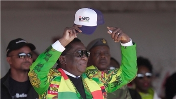 Geht der 80-jährige Emmerson Mnangagwa in eine zweite Amtszeit? Wahlen in Simbabwe sind regelmäßig von Unregelmäßigkeiten überschattet.