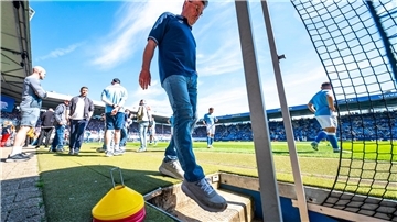 Geht es für Dieter Heckings Bochumer wieder runter in Liga zwei?