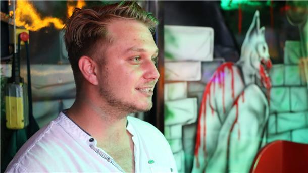 Traumjob in Bremerhaven: So wird man Erschrecker in der Geisterbahn Geisterbahn-Chef Harry Paul Hansla würde den Reporter am liebsten gleich als Erschrecker verpflichten.