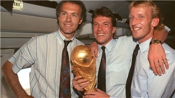 Gemeinsam wurden Franz Beckenbauer (l), Lothar Matthäus (m) und Andreas Brehme (r) 1990 Weltmeister.