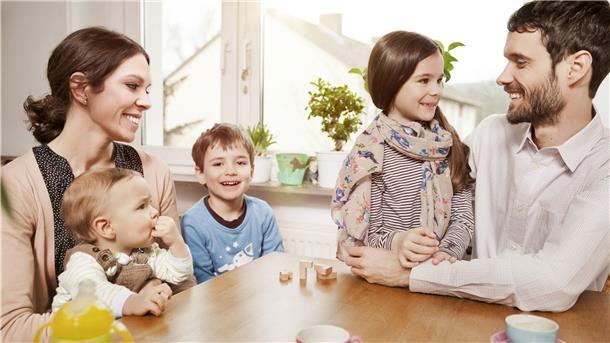 Gemeinsame Rituale mit der Familie können den Alltagsstress mindern.