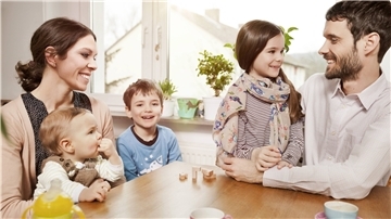 Gemeinsame Rituale mit der Familie können den Alltagsstress mindern.