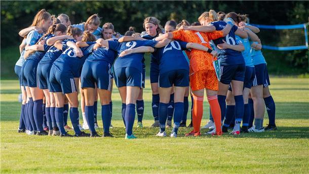 Gemeinsames Unterhaken ist bei den Frauen des FC Geestland jetzt gefordert. Statt in der Oberliga Niedersachsen geht es in der Kreisliga Cuxhaven weiter.