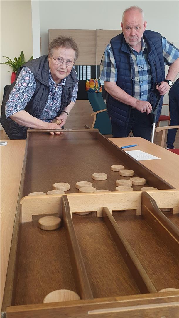 Spielen, lachen, siegen: Jakkolo-Zauber beim SoVD Selsingen Gemeinschaft und Spaß beim Jakkolo in Selsingen: Der SoVD-Spielenachmittag brachte 24 Teilnehmende zusammen.