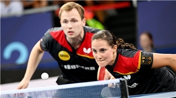 Gemischte Doppel (hier Benedikt Duda und Sabine Winter) sind im Tischtennis schon üblich. Künftig soll es einen offenen Spielbetrieb für Frauen und Männer geben.