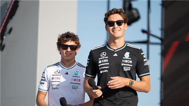 Wochen der Entscheidung: Fährt Verstappen bald Silberpfeil? George Russell (r) und Kimi Antonelli haben von Mercedes noch keine offizielle Zusage für 2026.