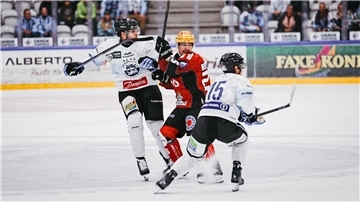 Gerade für die Youngster der Fischtown Pinguins wie Fabian Herrmann (Mitte) sind die Testspiele eine Gelegenheit, sich zu präsentieren.