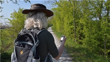 Gerade im Sommer macht der Nordenhamerin die Suche nach den Verstecken der Geocaches besonders Spaß.