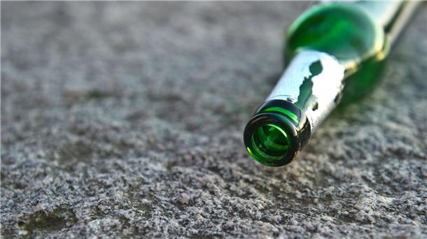 Dry January: Was bringt der Alkoholverzicht für einen Monat? Gerade nach der oft alkoholreichen Weihnachtszeit wollen viele Menschen den Alkohol für eine Weile links liegen lassen. (Symbolbild)