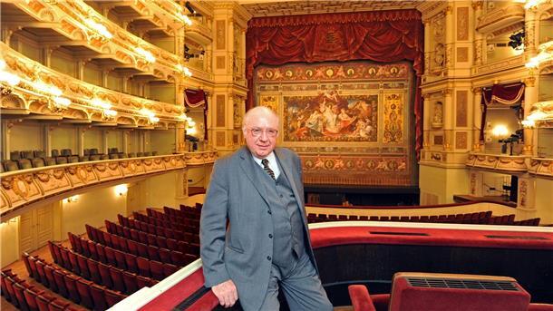 Ehemaliger Semperoper-Intendant Gerd Uecker ist tot Gerd Uecker war einst früherer Intendant der Sächsischen Staatsoper Dresden.