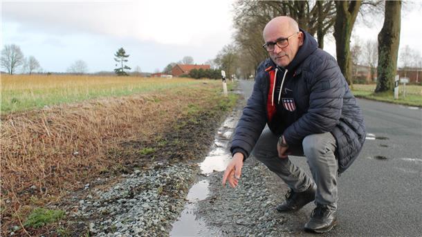 Gerhard Tienken setzte sich fast 30 Jahre lang als SPD-Politiker für die Menschen im Landkreis ein. Hier etwa für die Kreisstraße 42 zwischen Brunshausen und Stubben.