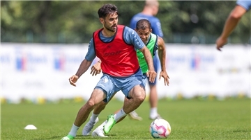 Gerrit Holtmann bereitet sich aktuell auf die neue Saison der Fußball-Bundesliga vor. Der Bremerhavener hat sich dafür entschieden, langfristig beim VfL Bochum zu bleiben.