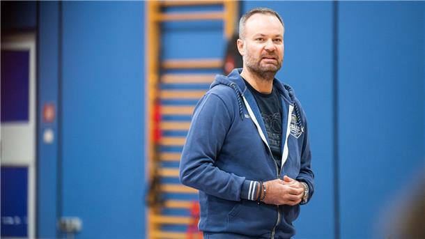 Geschäftsführer Nils Ruttmann bedankte sich bei der Saisonabschlussfeier bei den Fans der Eisbären Bremerhaven für ihre Unterstützung. Der 42-Jährige wird die Eisbären bald verlassen.