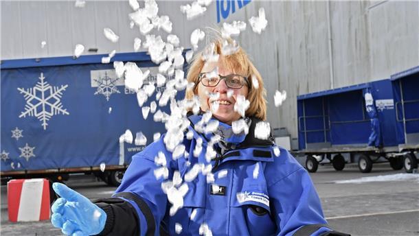 Geschäftsführerin Helga Düring sorgt im Bremerhavener Eiswerk dafür, dass die Produktion normal weiter geht.