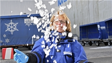 Geschäftsführerin Helga Düring sorgt im Bremerhavener Eiswerk dafür, dass die Produktion normal weiter geht.