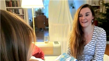 Geschenke fürs Baby, Infos für die Mama: Kathleen Lenz aus Fintel, die selbst drei Kinder hat, besucht ehrenamtlich junge Mütter und Väter.