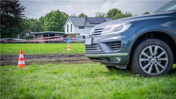 Regen, Wettkämpfe und Showreiten: Das sind die Elmloher Reitertage in Bildern Gesperrter Besucherparkplatz aufgrund der Witterungsverhältnisse.