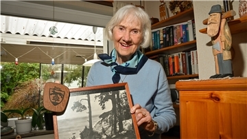 Gespräch mit dem DAH-Fassadengesicht Inge Behrmann. Foto Scheschonka