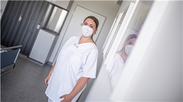 Gesundheits- und Krankenpflegerin Michaela Manikowski (34) ist im Klinikum Reinkenheide als Springerin auf verschiedenen Stationen im Einsatz.